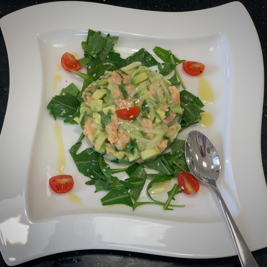 Salmon tartar with avocado